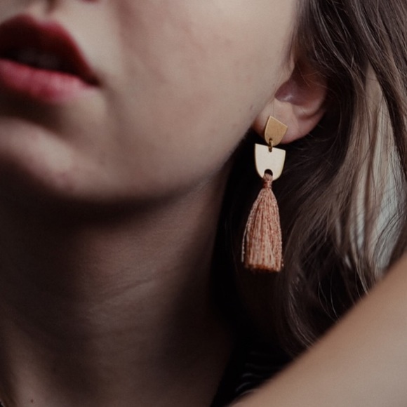 NWOT Madewell Tassel Earrings Glittering Color - Picture 4 of 5